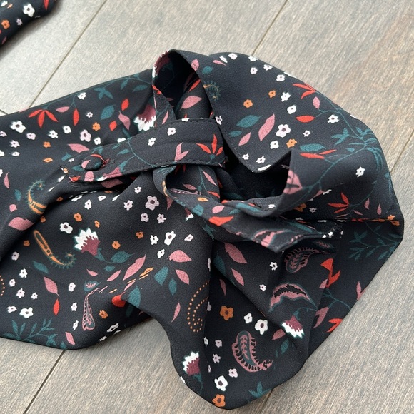 REITMANS Women’s Black Auburn Floral Tunic Blouse, Button Up V-Neck Dress Top - Picture 7 of 12